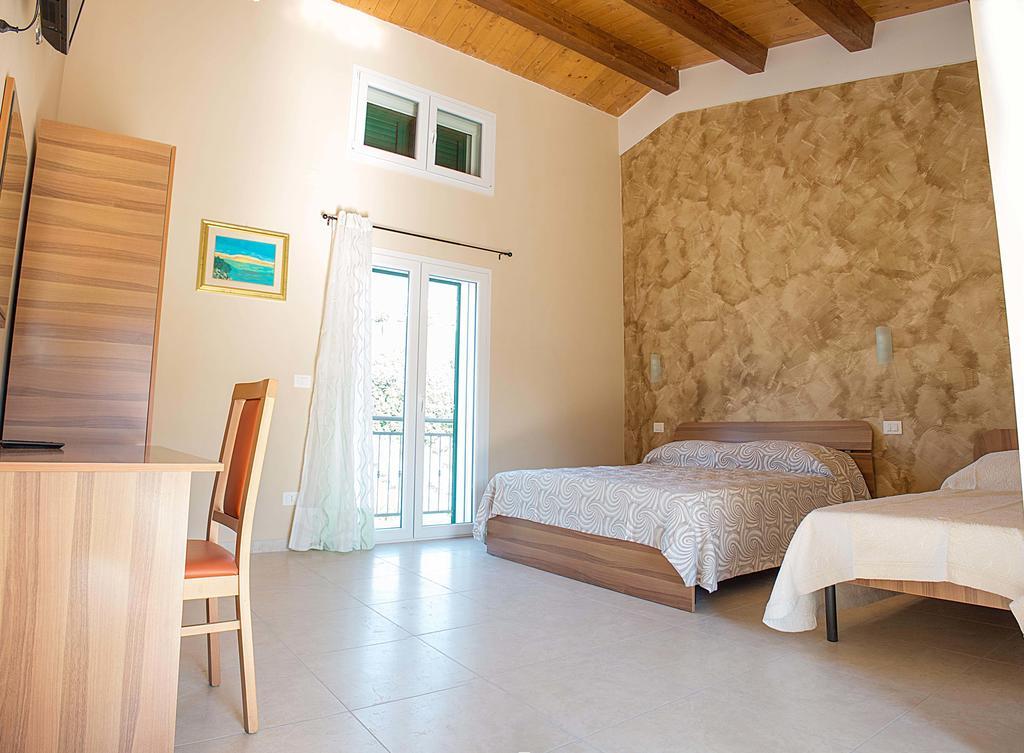 Zio Tonino Bed & Breakfast Termoli Cameră foto